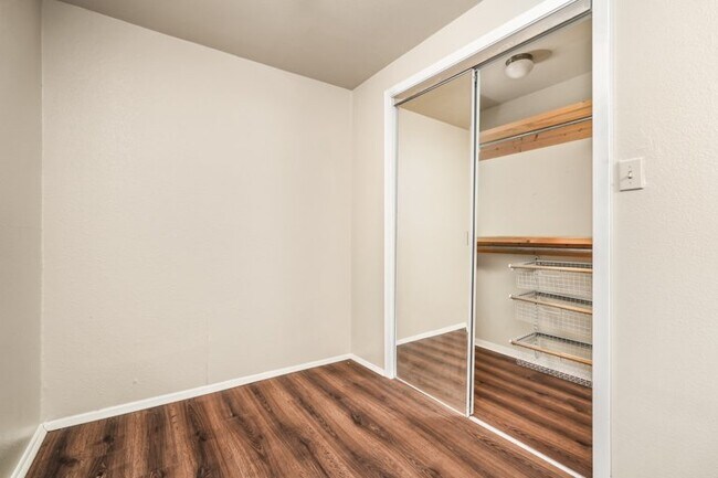 Building Photo - 1519 Schley Ave