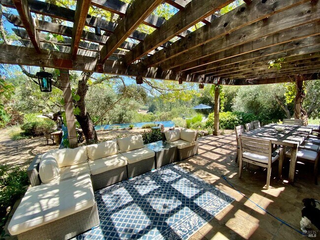 Building Photo - 3594 Silverado Trail N
