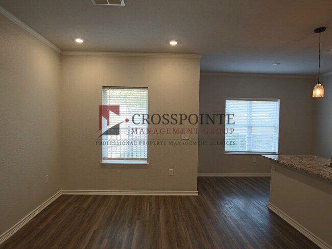 Building Photo - Stunning 2 Bed 2.5 Bath 1 Car Garage Townhome in Tyler!