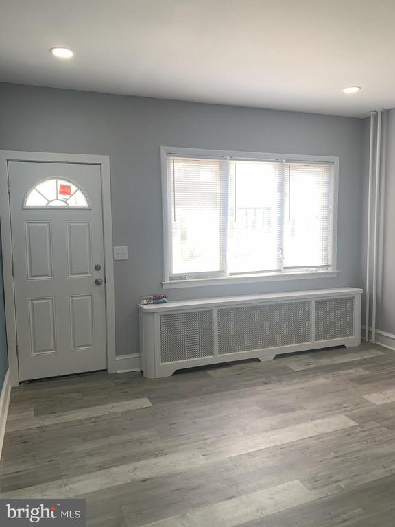 Building Photo - 2982 E Thompson St