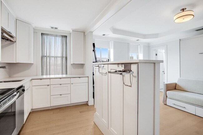 Building Photo - 1451 Park Rd NW