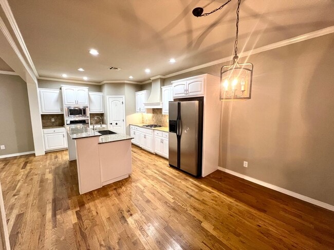 Building Photo - Stunning Home in Bixby Schools!
