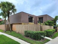 Building Photo - 1415 14th Ct