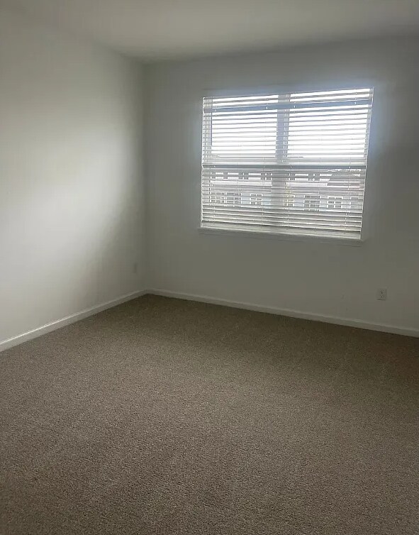 Building Photo - 563 Cherry Elm Dr