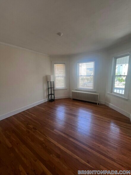 Building Photo - 75 Elmira St
