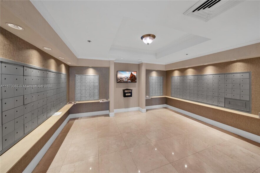Community - 1865 Brickell Ave