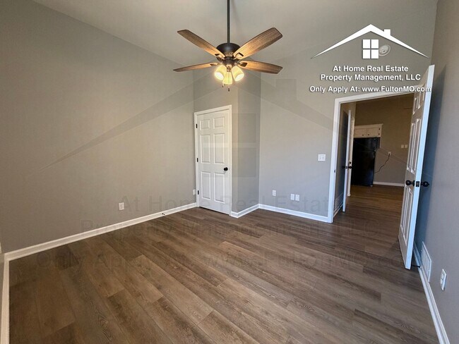 Building Photo - 13 W 5th St