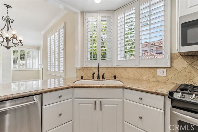 Building Photo - 10 Pantano