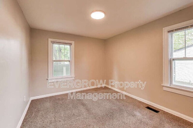 Building Photo - 5244 E 10th St