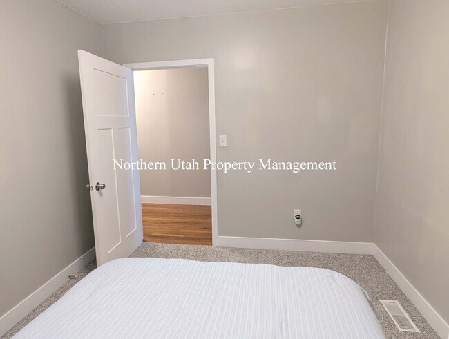 Building Photo - 4 Bed, 3.5 Bath - Amazing Location
