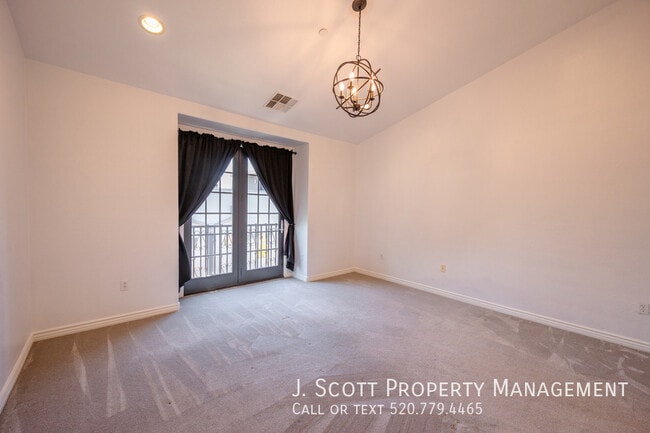 Building Photo - 2445 E Montecito Ave