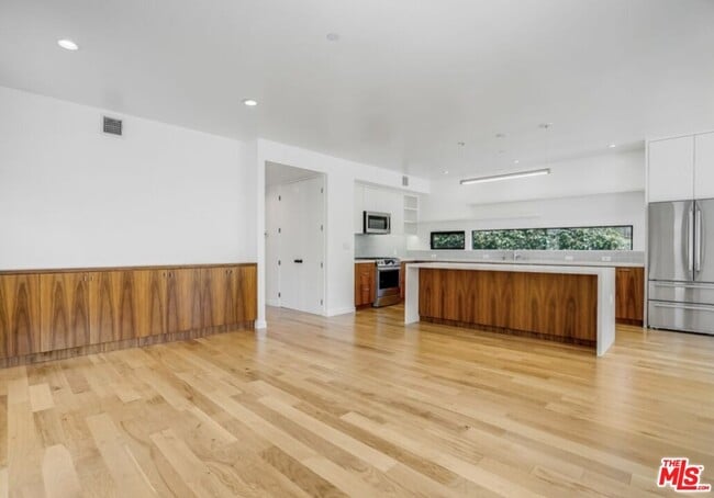 Building Photo - 3641 Greenwood Ave