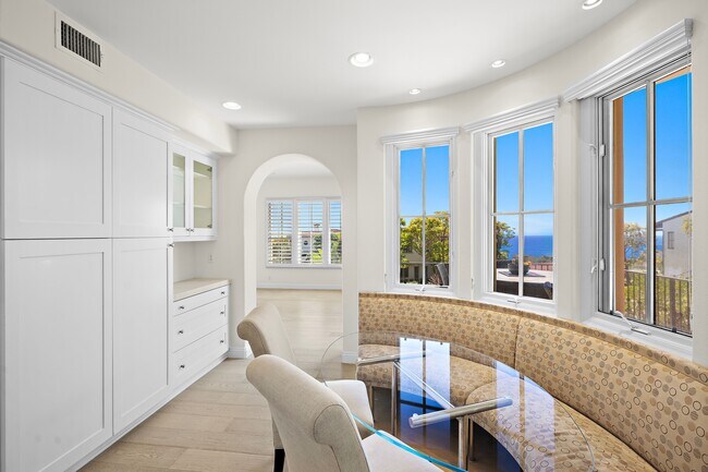 Building Photo - 150 Sidney Bay Dr