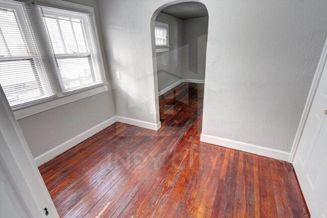 Building Photo - 3209 W 10th St