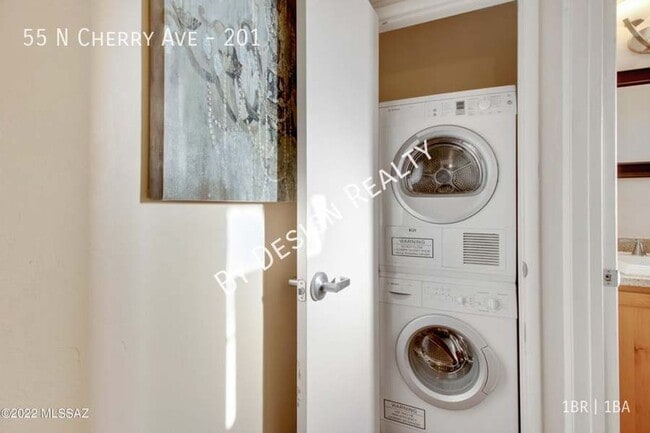 Building Photo - 10th Street Condo 1 Bed 1 Bath - Easy Walk or Quick Bike to University of Arizona