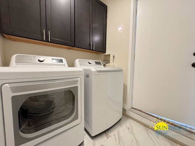 Building Photo - Spacious 3-Bedroom Home Near Hurlburt & Eg...