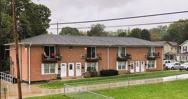 Primary Photo - 23 S River St