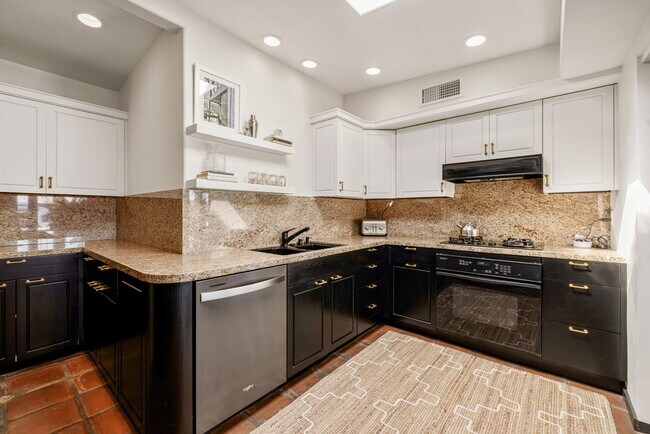 Building Photo - 46310 Shadow Mountain Dr