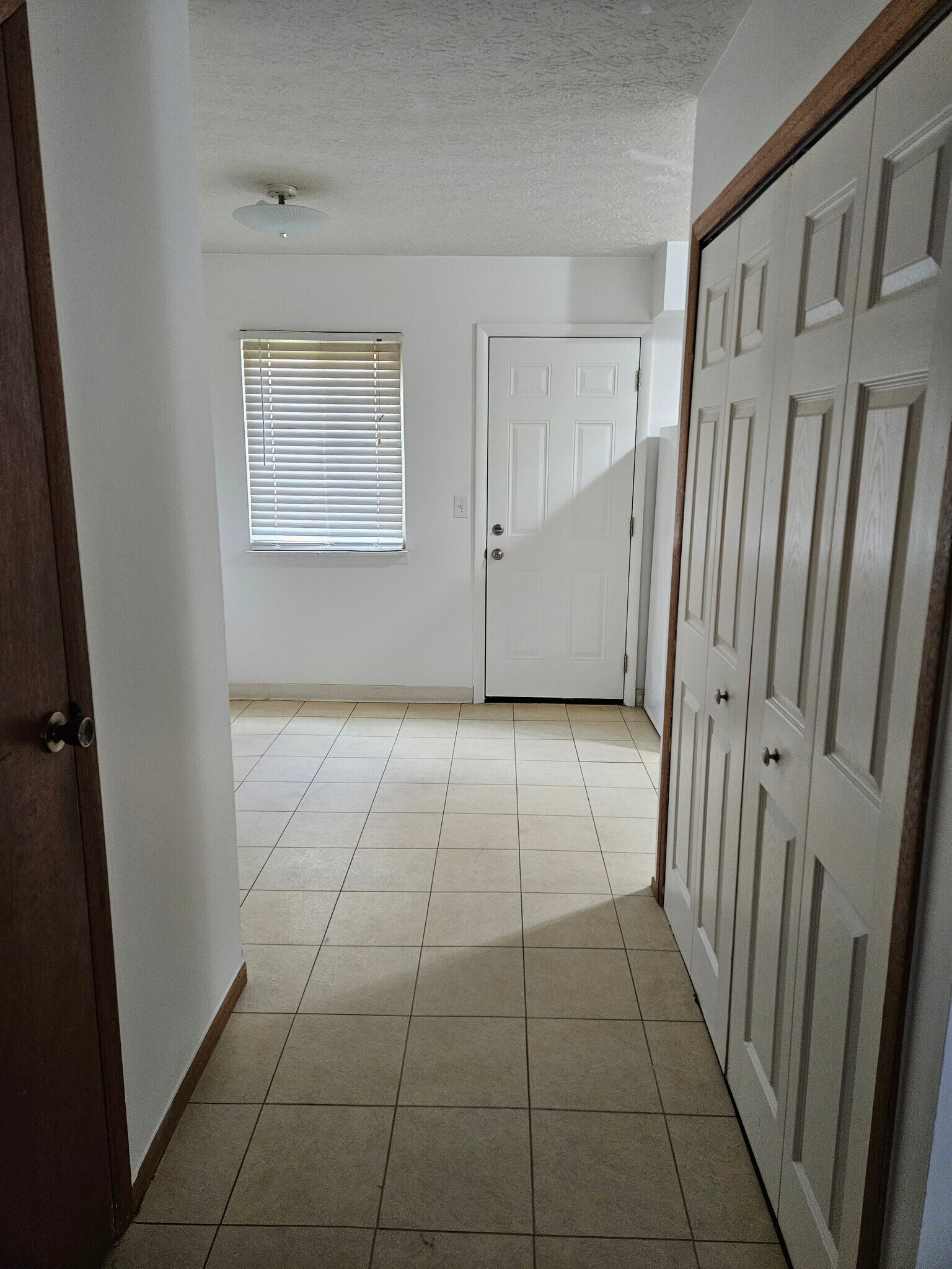 Laundry room & hallway to kitchen - 2980 Donnylane Blvd