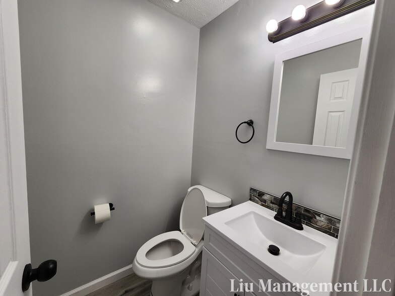 Building Photo - 3708 Dorval Pl