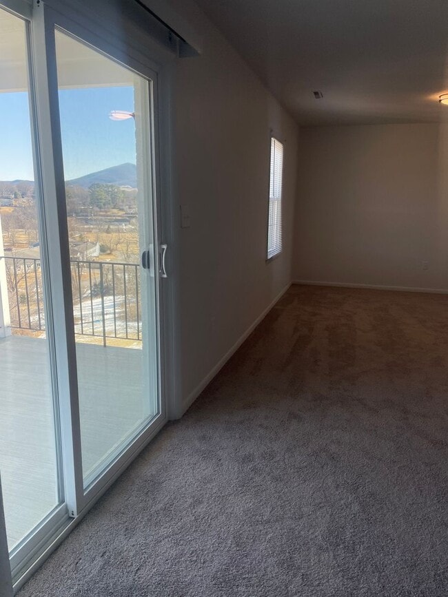 Building Photo - 6491 Carefree Ln