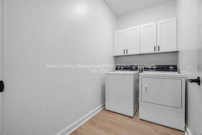 Building Photo - 8901 Cantera Dr