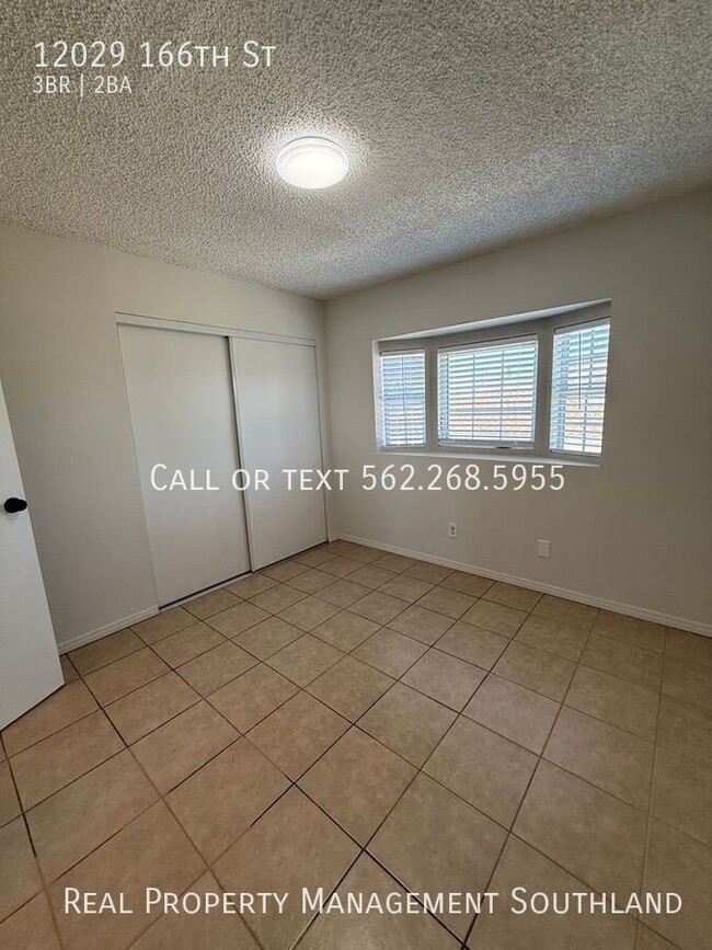 Building Photo - Three Bedroom Two Bath Home for Rent in No...