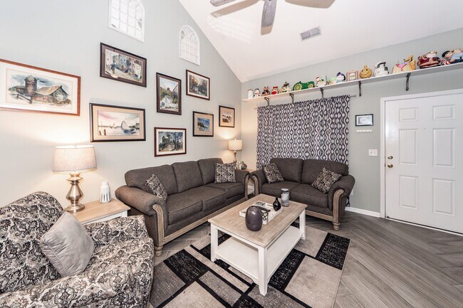 Building Photo - 7988 Shadow Oak Dr