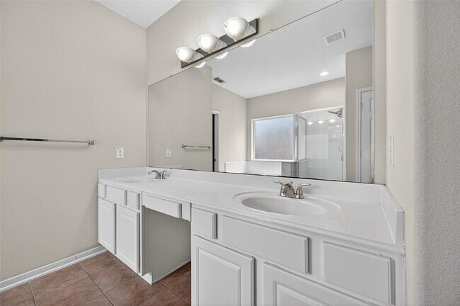 Building Photo - 15411 Redbud Dale Ct