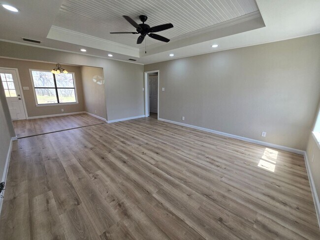 Building Photo - Charming Newly Remodeled Rental Home in a Quiet Neighborhood