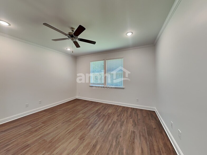 Building Photo - 131 Spruce Cir