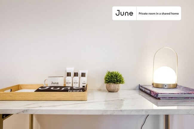 Building Photo - 1843 Burke St SE