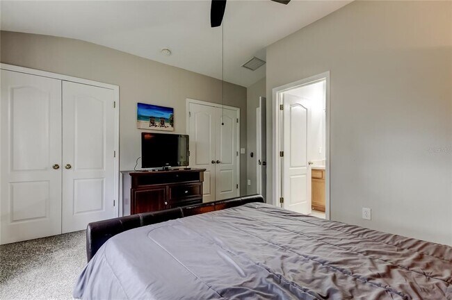 Building Photo - 1138 Hillhurst Dr