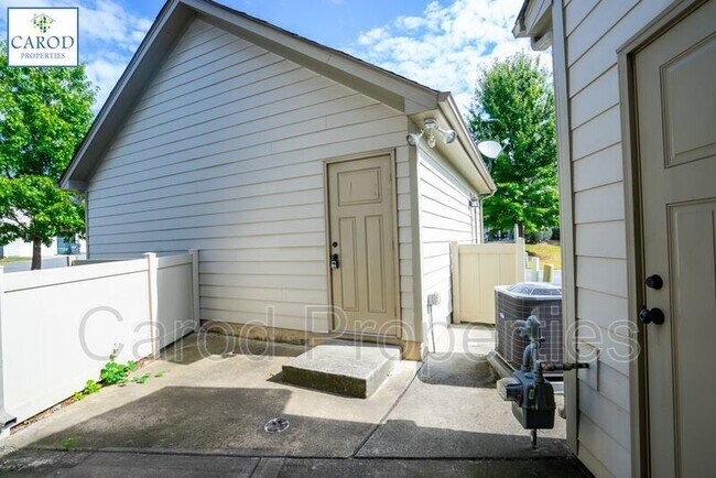 Building Photo - 3840 Willow Green Pl