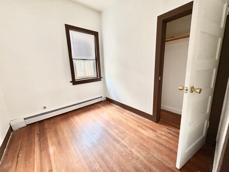 Bedroom 2 - 17 School St