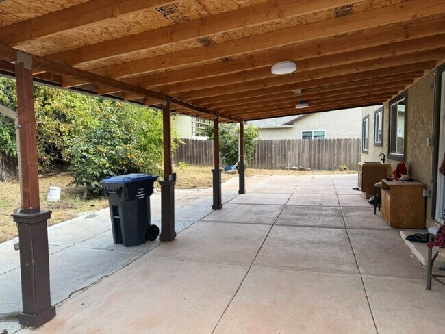 Building Photo - Unique 5 Bedroom 2 Story w/ Solar Suisun *...