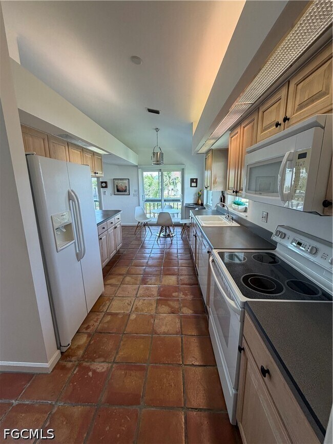 Building Photo - 27189 Gasparilla Dr