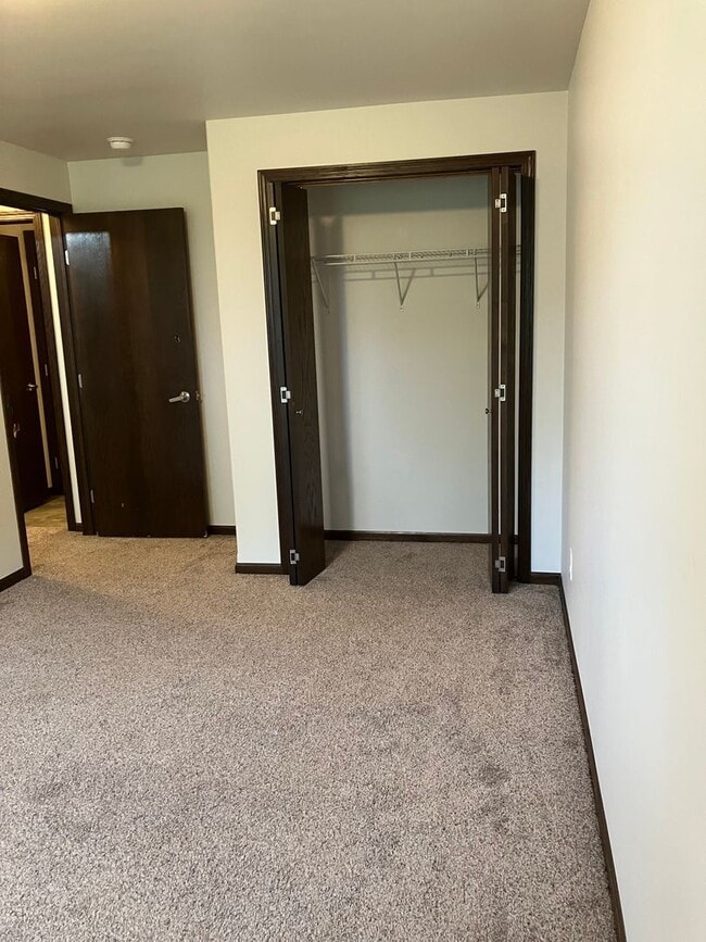 Building Photo - 3 Bed 2 Bath Twin Home