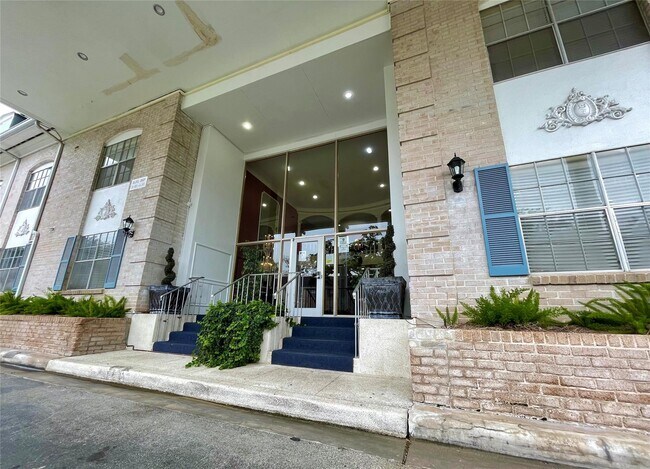 Building Photo - 2601 Bellefontaine