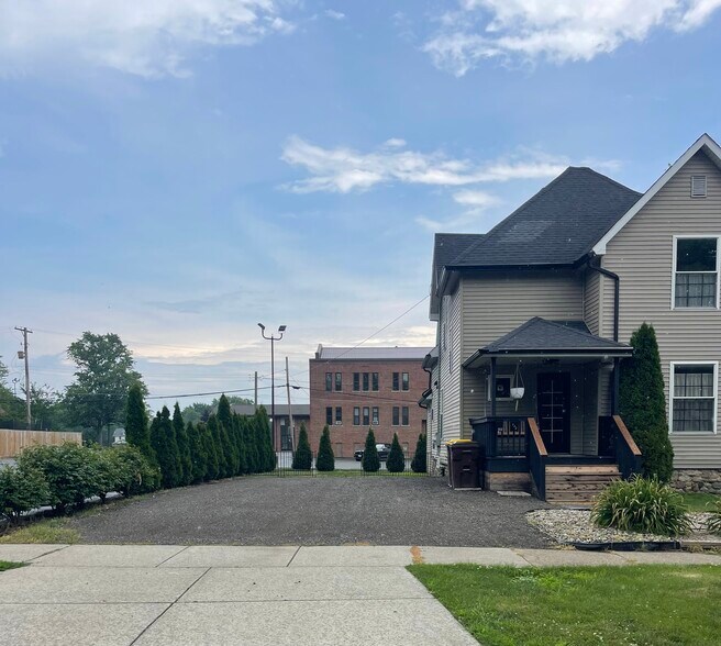 Building Photo - 502 Woodworth Ave