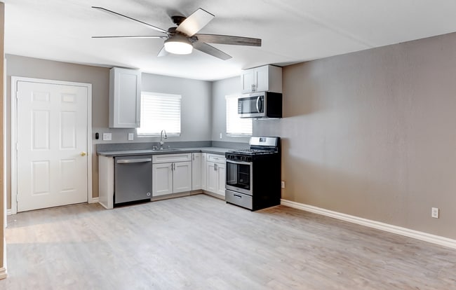 Building Photo - 6682 Ventura Ct