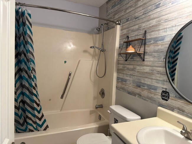 Building Photo - 258 Garden Cir