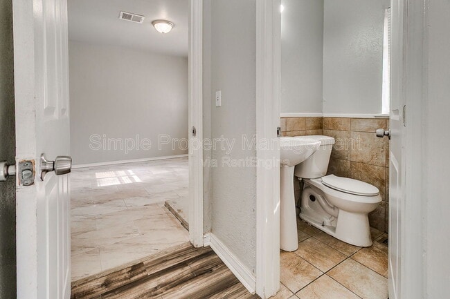 Building Photo - 820 NE 81st St