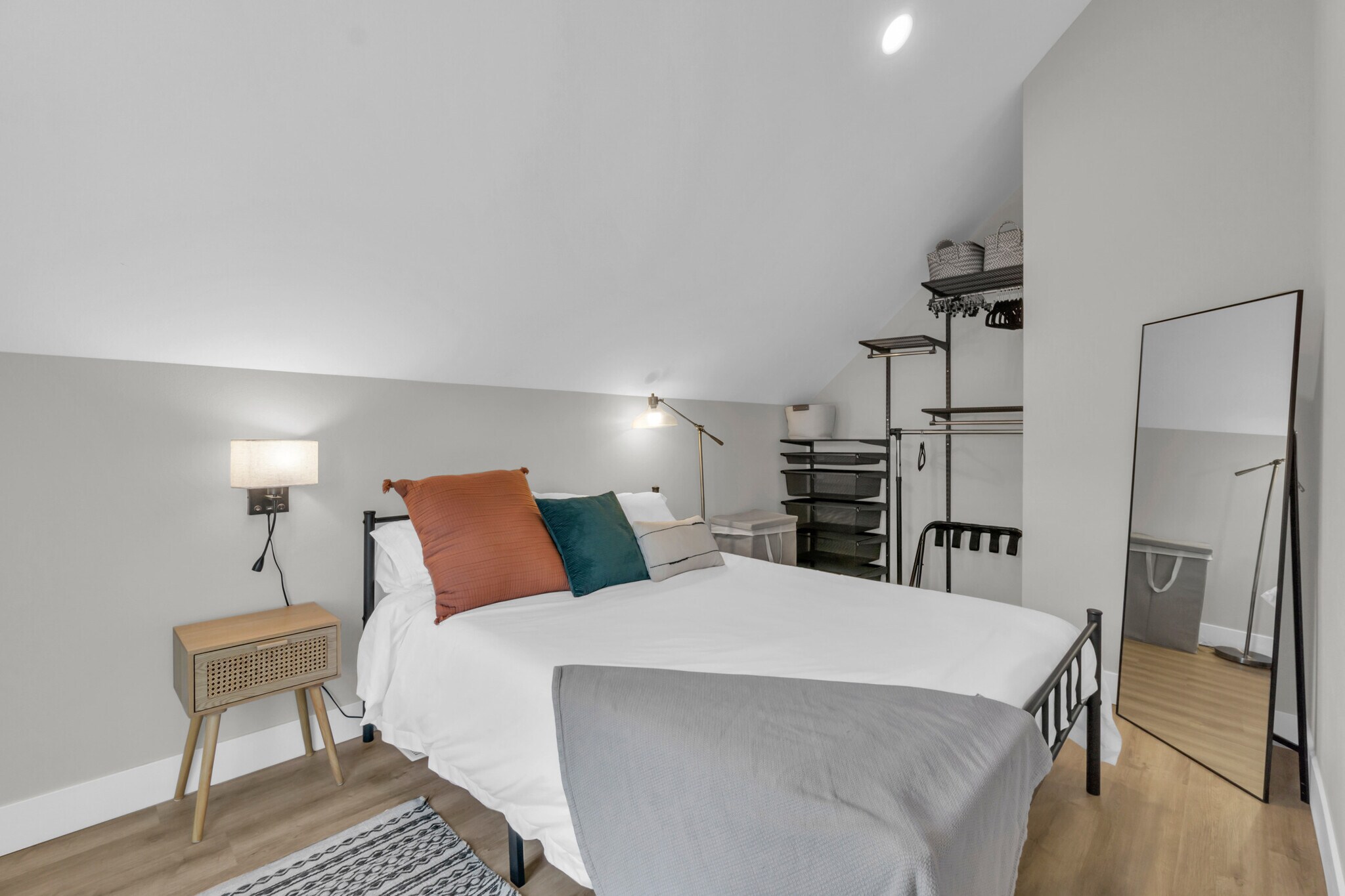 Building Photo - 646 S Lincoln St