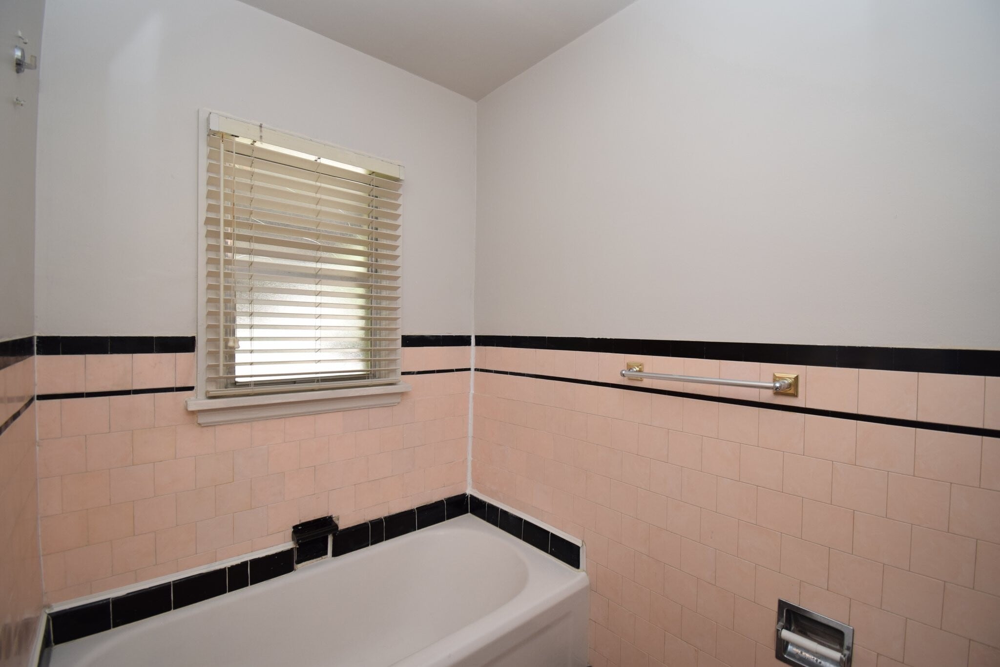 Building Photo - 1523 S 600 E