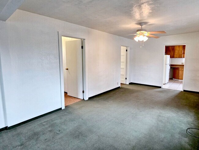 Building Photo - Cozy Rambler with Backyard Close to Columb...