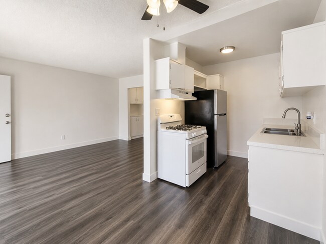Interior Photo - 14800 Chadron Ave