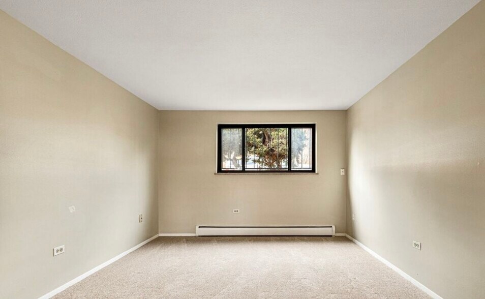 Building Photo - 1410 S Ash St