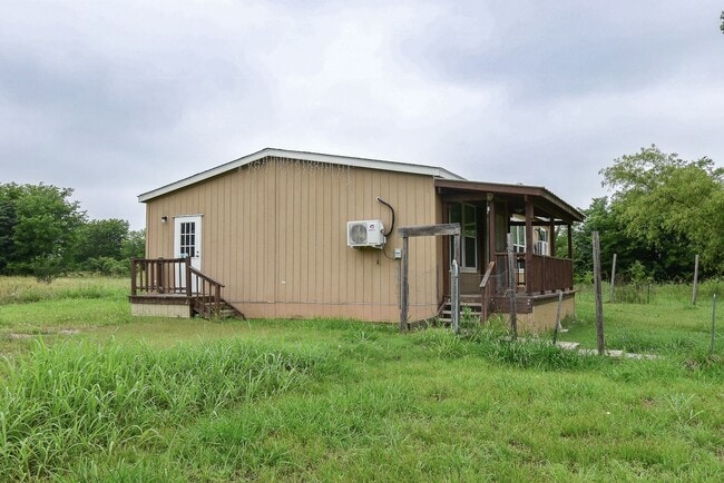 Building Photo - 550 Quail Run Cir