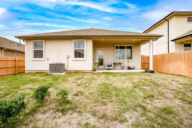 Building Photo - 908 Vogel Dr